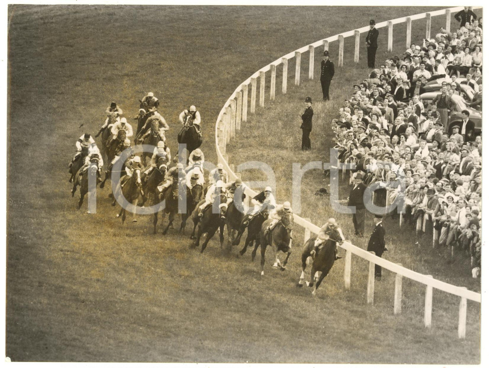 1958 EPSOM DERBY - Tattenham Corner - Charlie SMIRKE winning on HARD RIDDEN