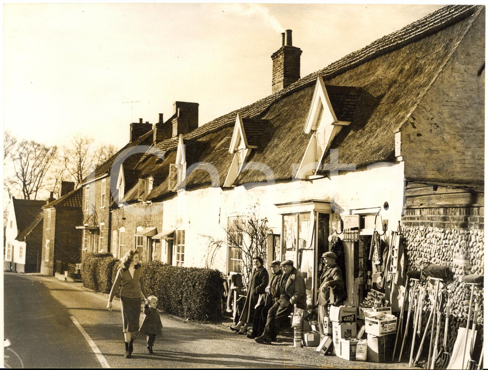 1958 LUDHAM (NORFOLK) A shop in a row of thatched cottages *Photo 20x15 cm