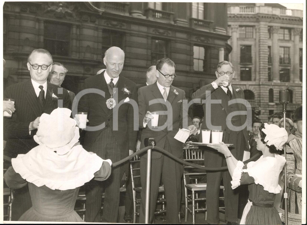 1958 LONDON Opening of the June Diary Festival outside Royal Exchange - Photo