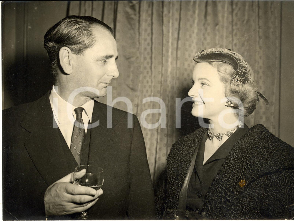 1953 LONDON Nicholas MONTSARRAT meet film star Moira LISTER *Photo 20x15