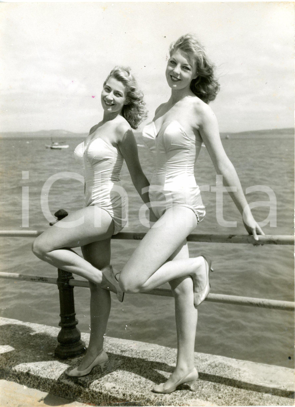 1959 MORECAMBE -Sisters Angie and Debbie DEAN on promenade - Photo 15x20