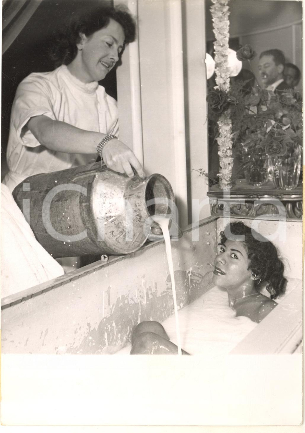 1953 PARIS ESTETICA Il nuovo bagno nel latte d'asina *Fotografia 13x18 cm