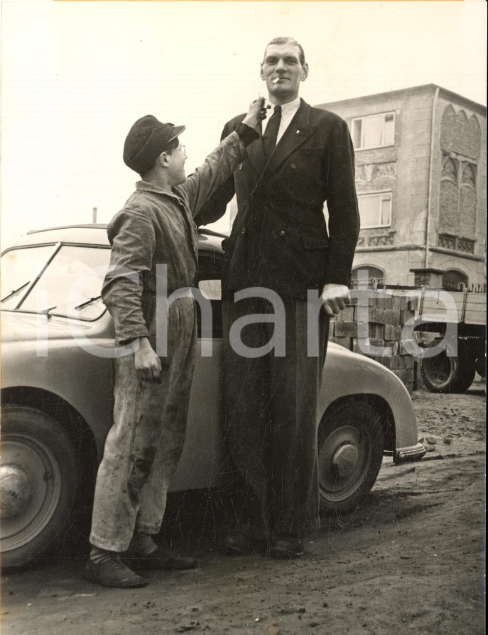 1954 MUNICH Willi KEHLENBACH the tallest member of the "Club of the long people"