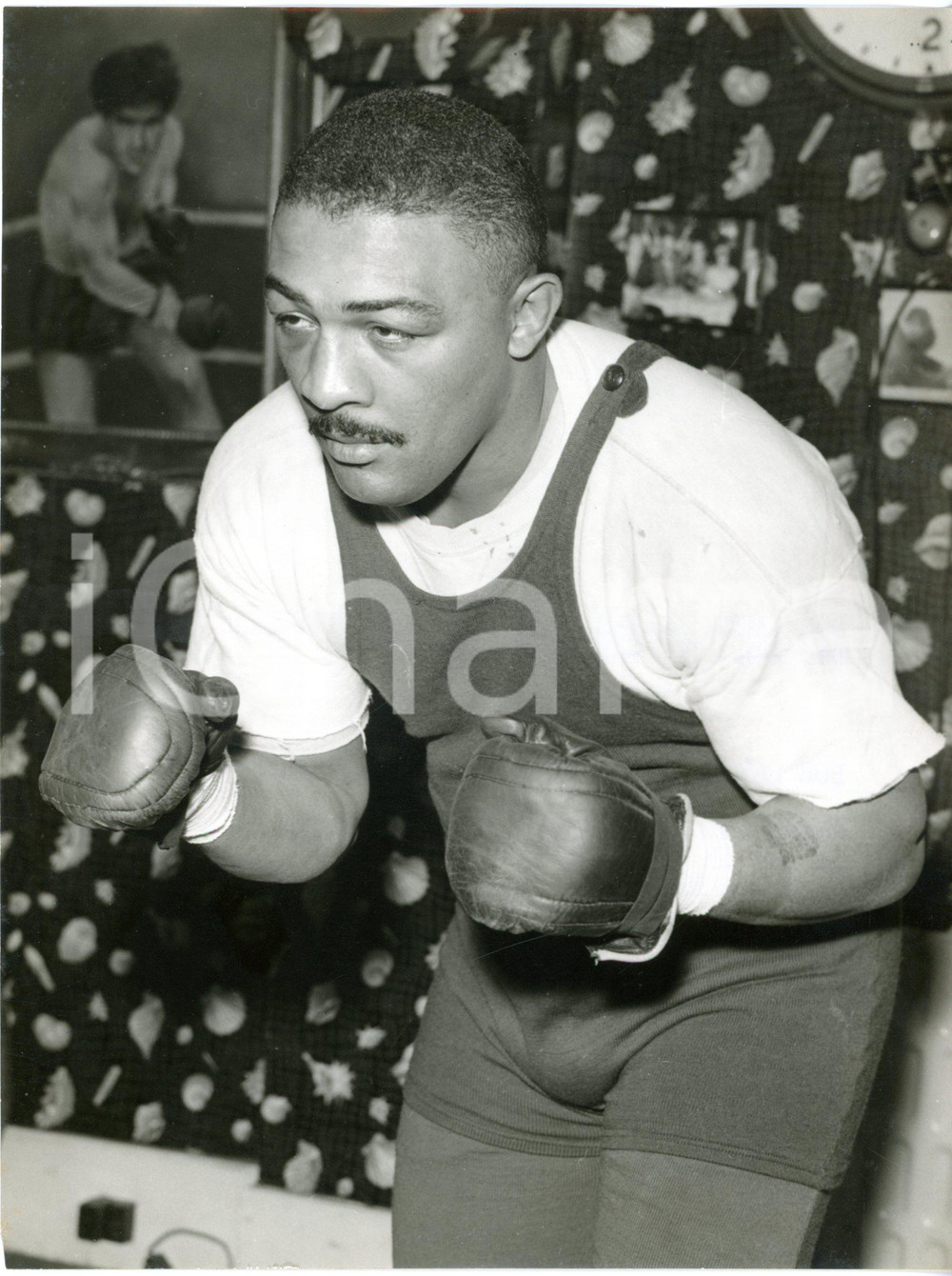 1957 LONDON - BOXE heavyweight - Bob BAKER during a training session *Photo