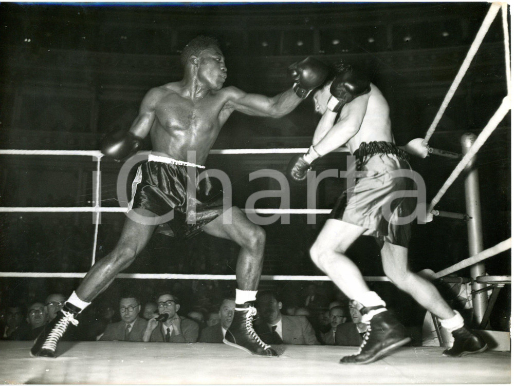 1957 LONDON - BOXE British lightweight title - Jimmy CARTER vs Willie TOWEEL