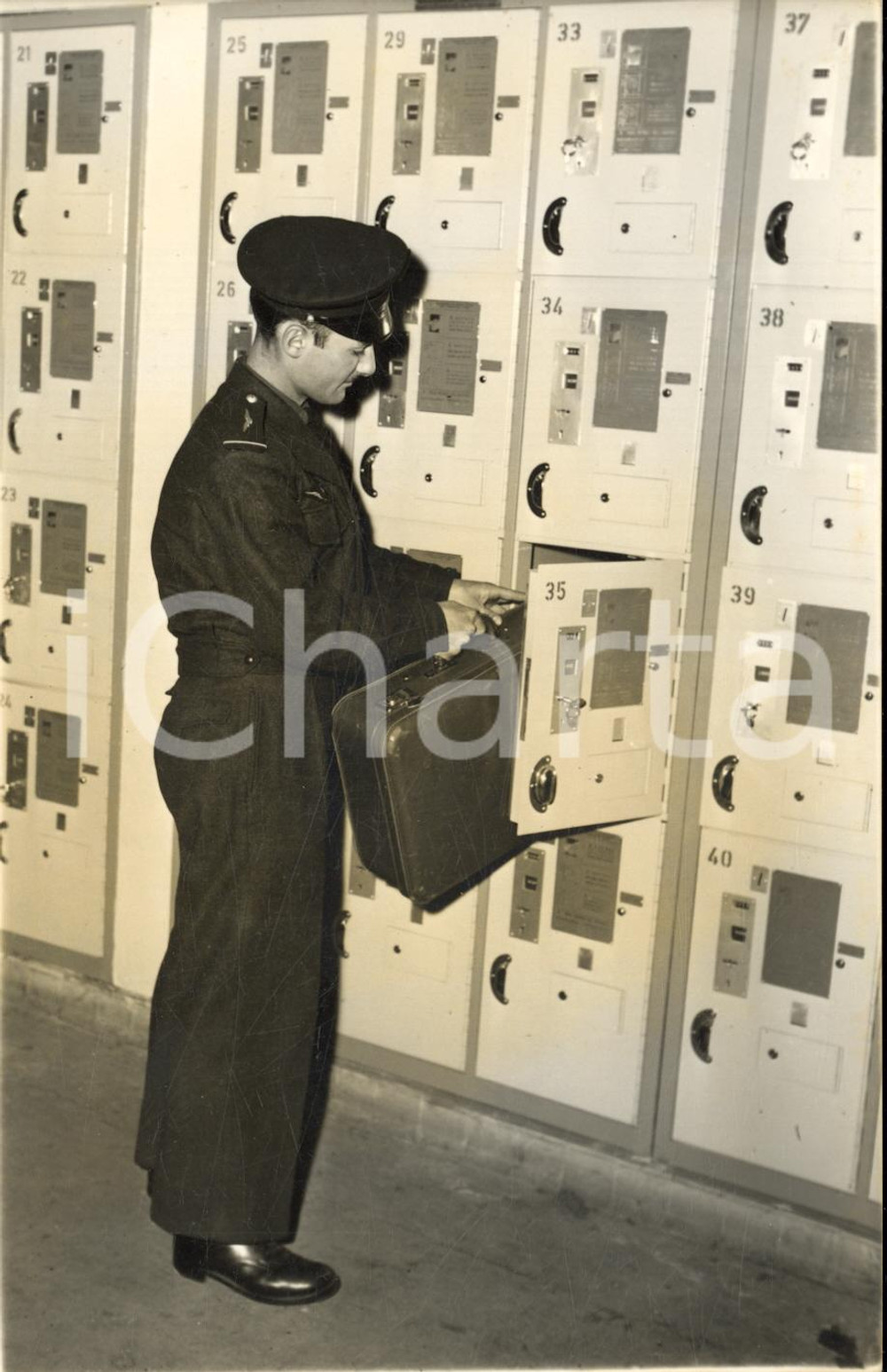 1957 FRANCE SNCF Les nouvelles consignes automatiques dans les gares *Photo