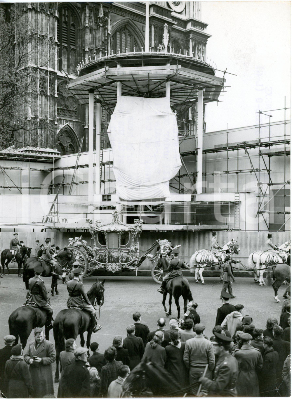 1953 LONDON Coronation rehearsal - State Coach leaving Westminster Abbey Annexe