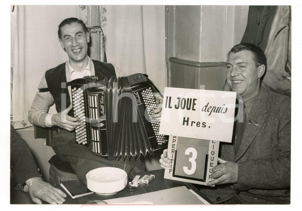1953 LOSANNA Marcel KLAUS tenta il record mondiale suonando la fisarmonica *Foto