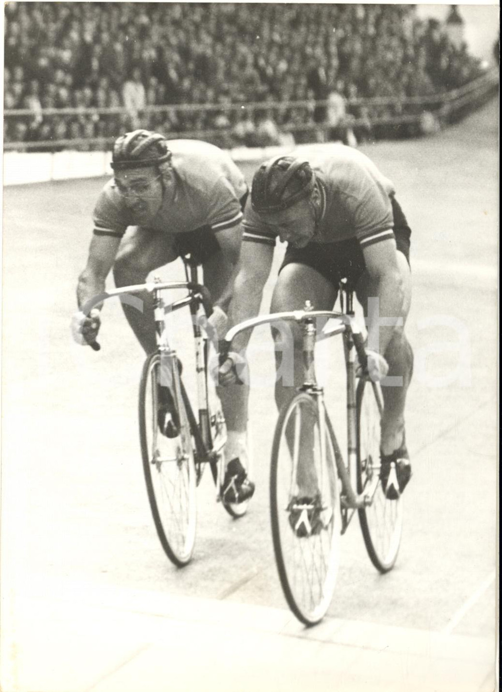 1957 CICLISMO ROCOURT Jan DERKSEN vince campionato mondiale su Theo VAN VLIET
