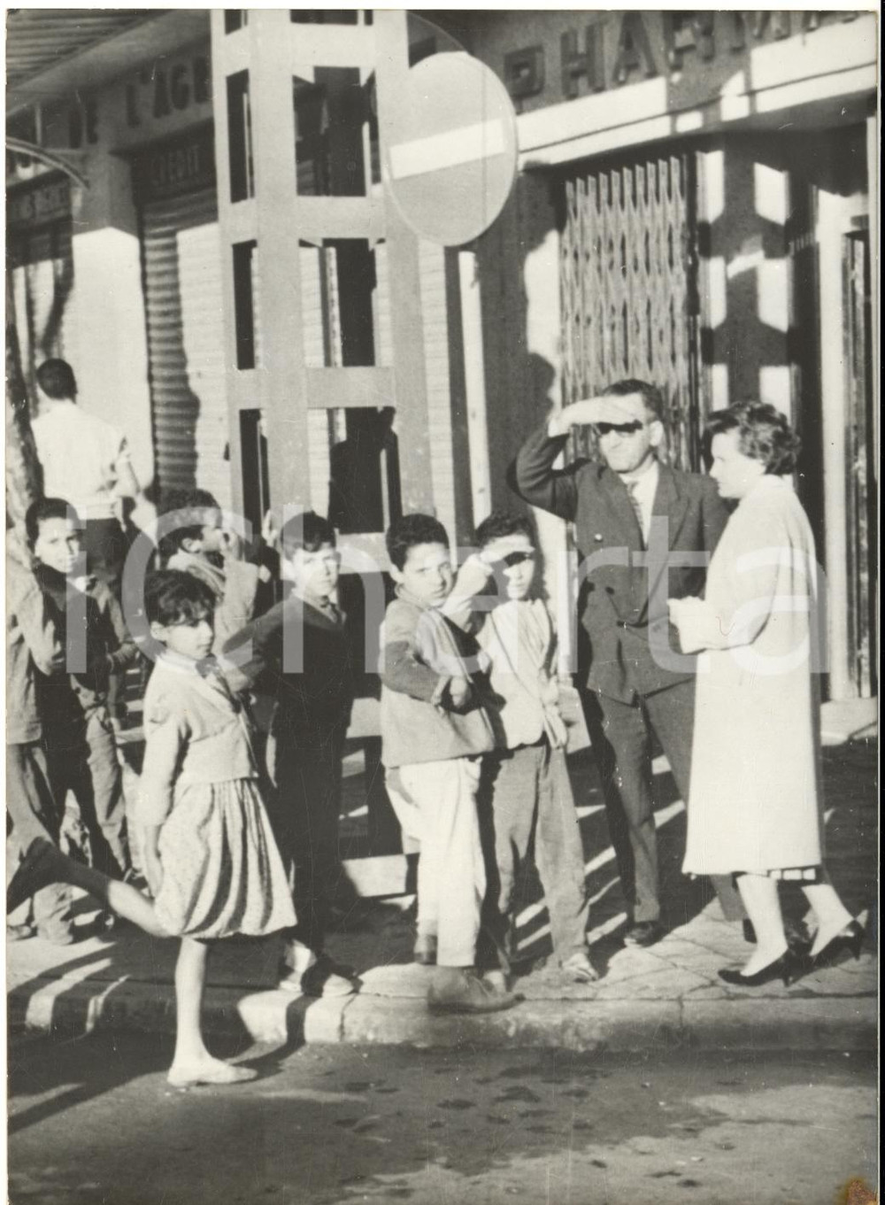 1960 BOUFARIK (ALGERIA) Attacco terroristico - Bambini sul luogo dell'attentato