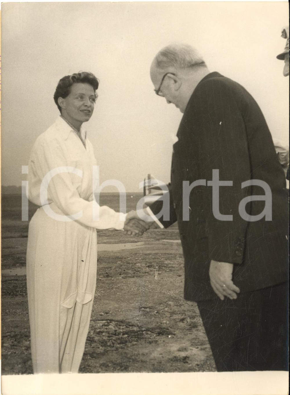 1953 BRETIGNY Presidente Vincent AURIOL incontra l'aviatrice Jacqueline AURIOL