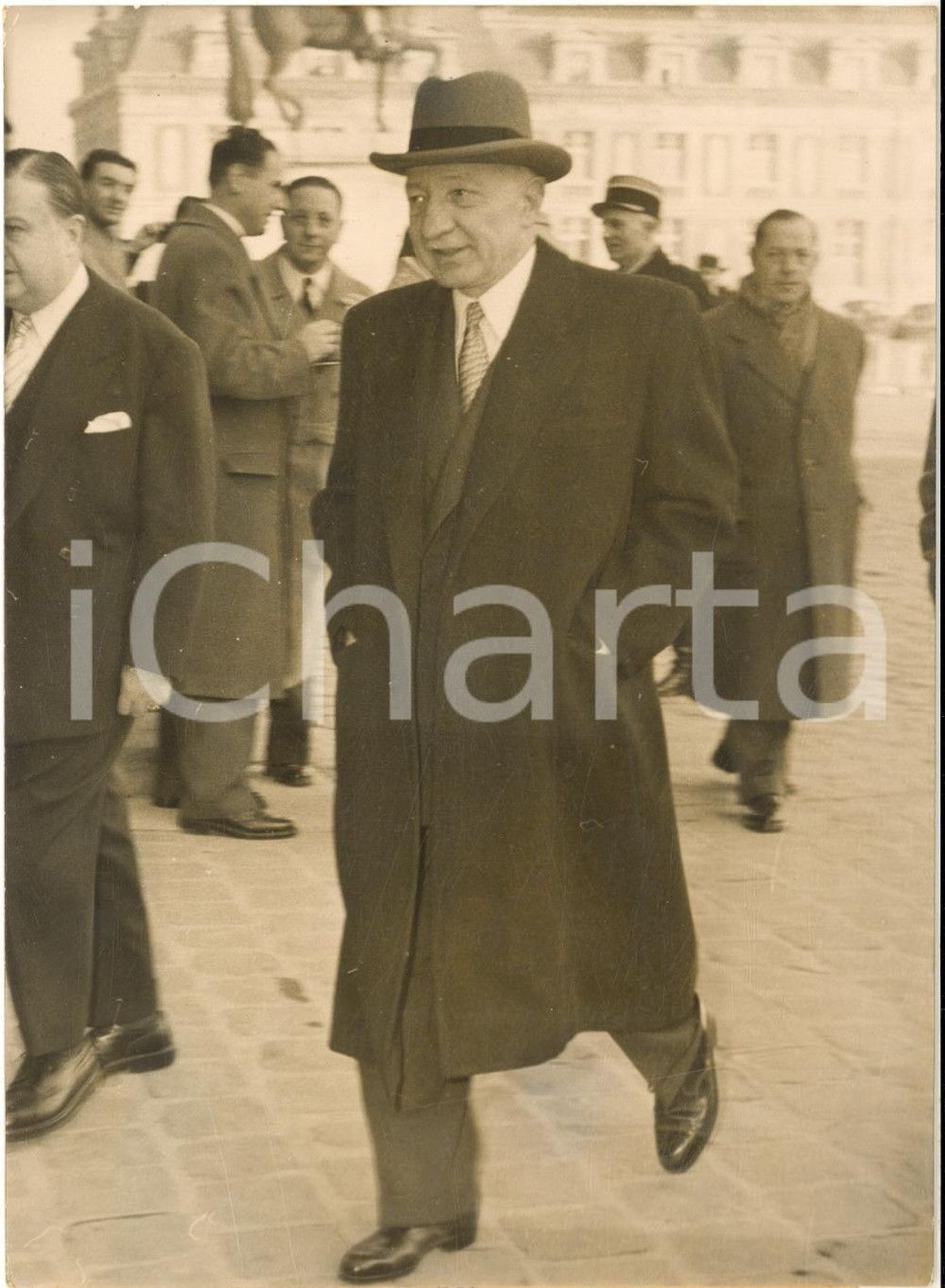 1954 CHATEAU DE VERSAILLES - Election presidentielle - Arrivée de Yvon DELBOS