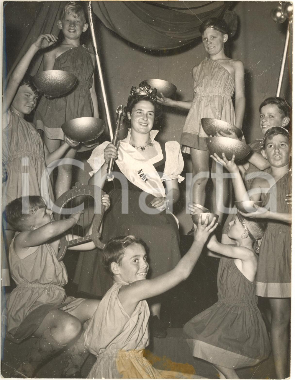 1953 NEUSTADT AN DER WEINSTRASSE Election of the "Queen of wine" *Photo