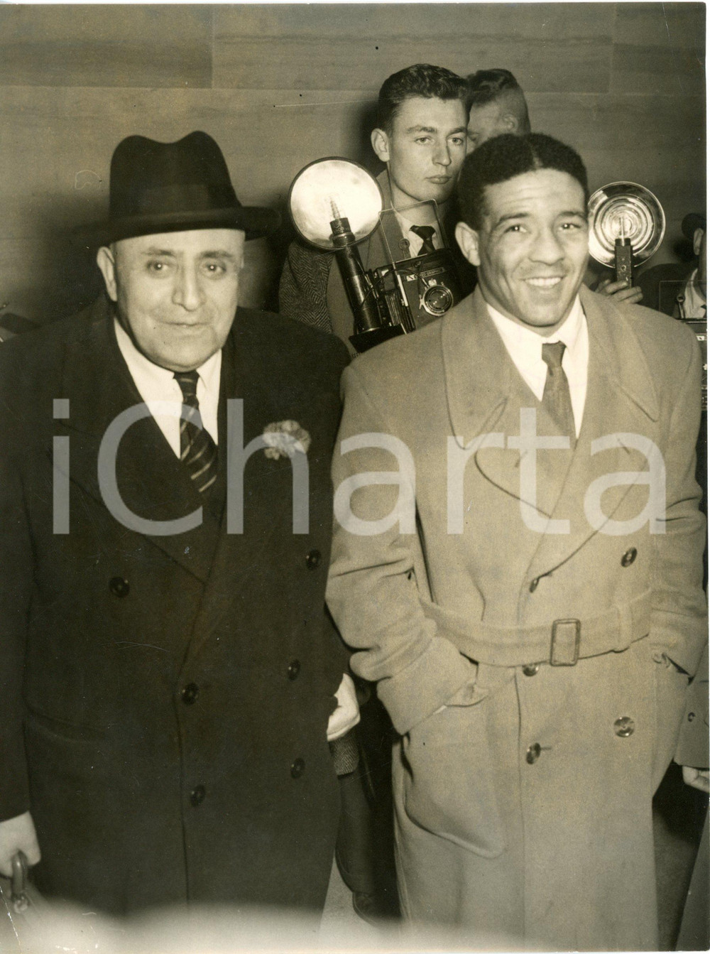 1953 LONDON BOXE - Arrival of Randy TURPIN and Barnett JANNER at BBBofC *Photo