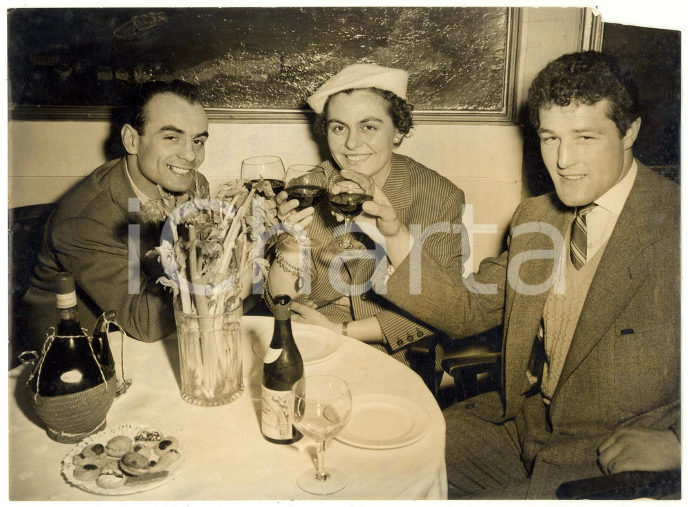 1955 LONDON Nazzareno GIANELLI toasting with his wife Franca and Ron BARTON