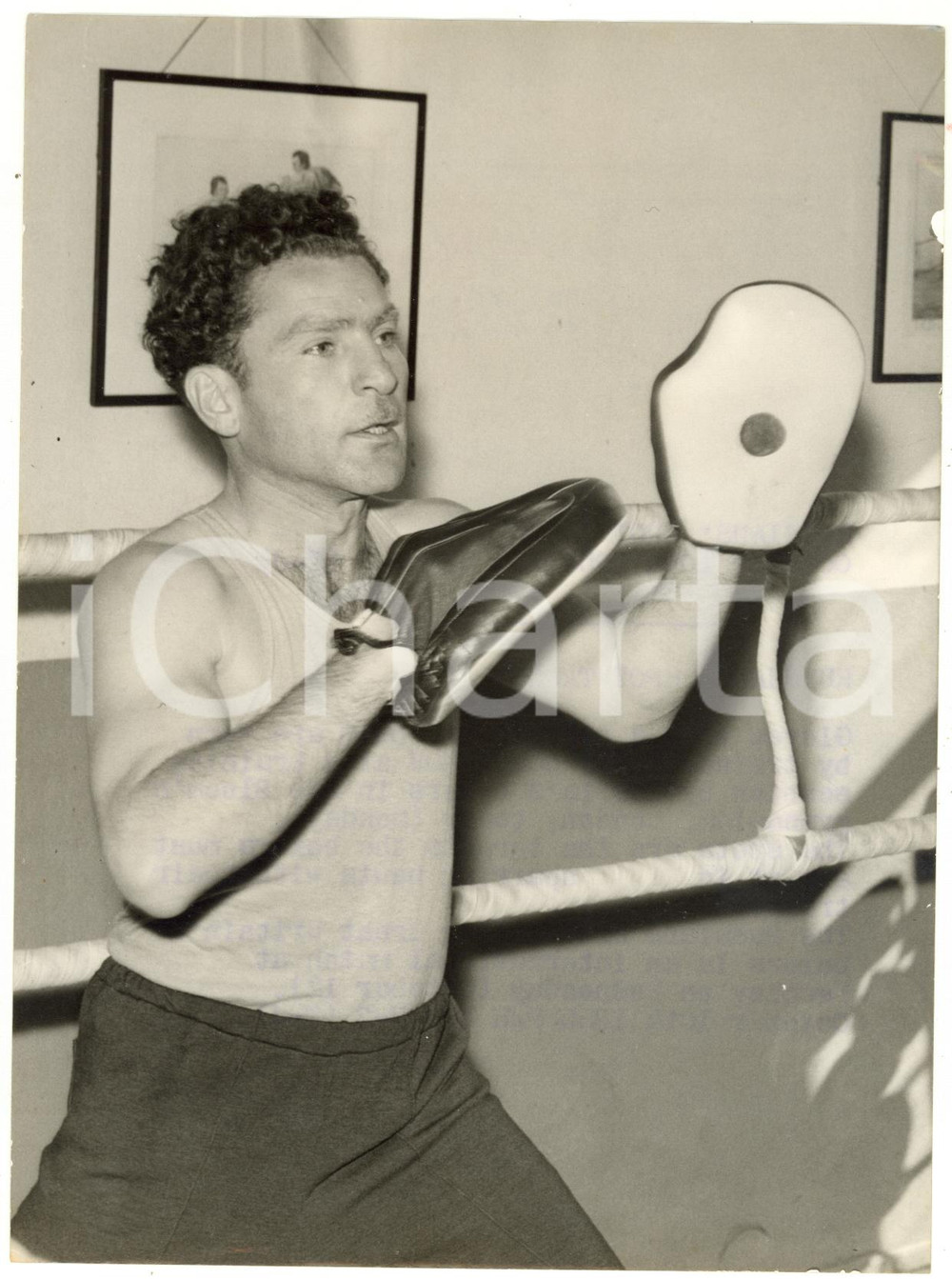 1955 BOXE LONDON Joe Bloom's Gym - Viktor OGURENKOV during a Russian training