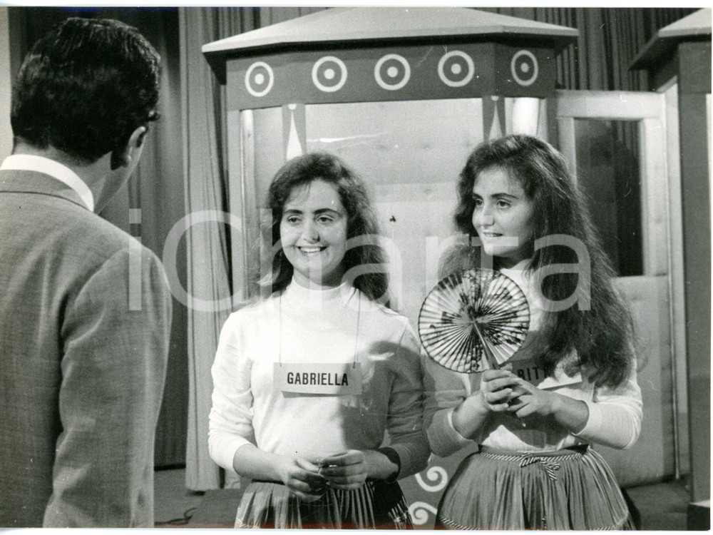 1957 LASCIA O RADDOPPIA? Le gemelle Gabriella e Rita APPIOTTI con Mike BONGIORNO