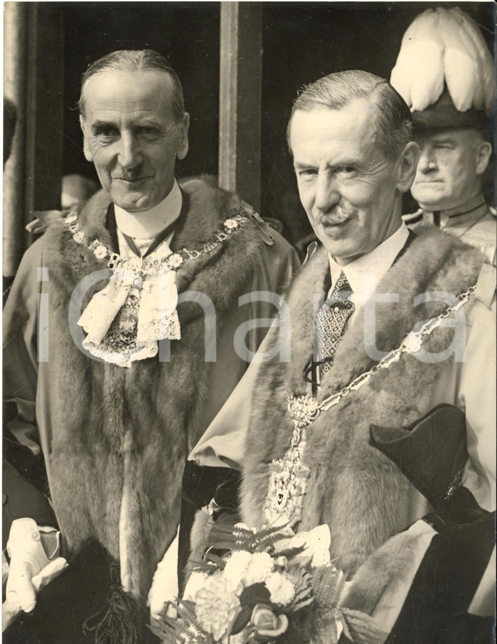 1953 LONDON New Lord Mayor Sir Noel BOWATER with Sir Rubert DE LA BERE Photo