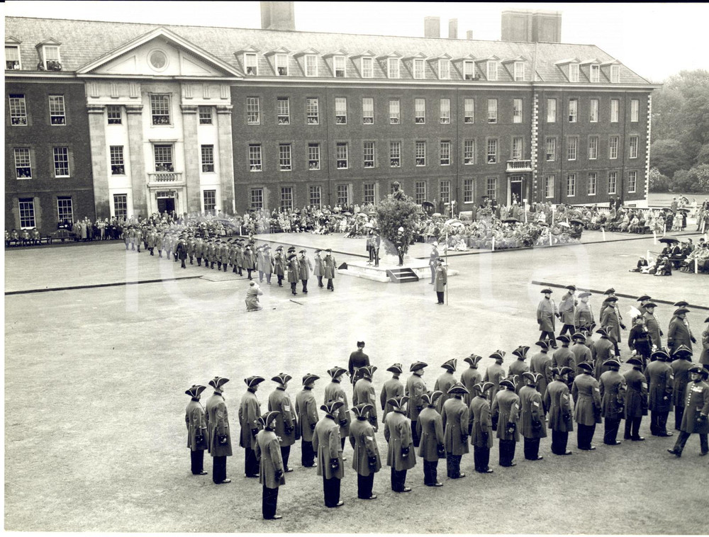 1958 LONDON Pensioners at the Royal Hospital march during Founder's Day parade