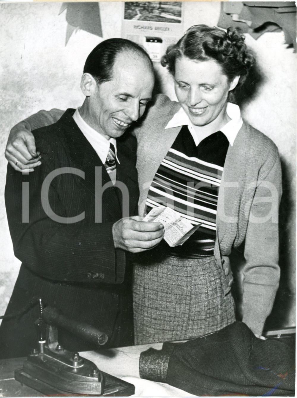 1953 GOLDBACH - TOTO FOOTBALL - Hermann ROSENBERG looking the winning ticket