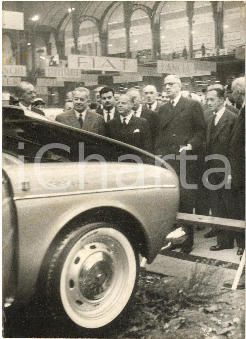 1960 PARIS Salon de l'Auto - Charles DE GAULLE avec la RENAULT ONDINE - Photo