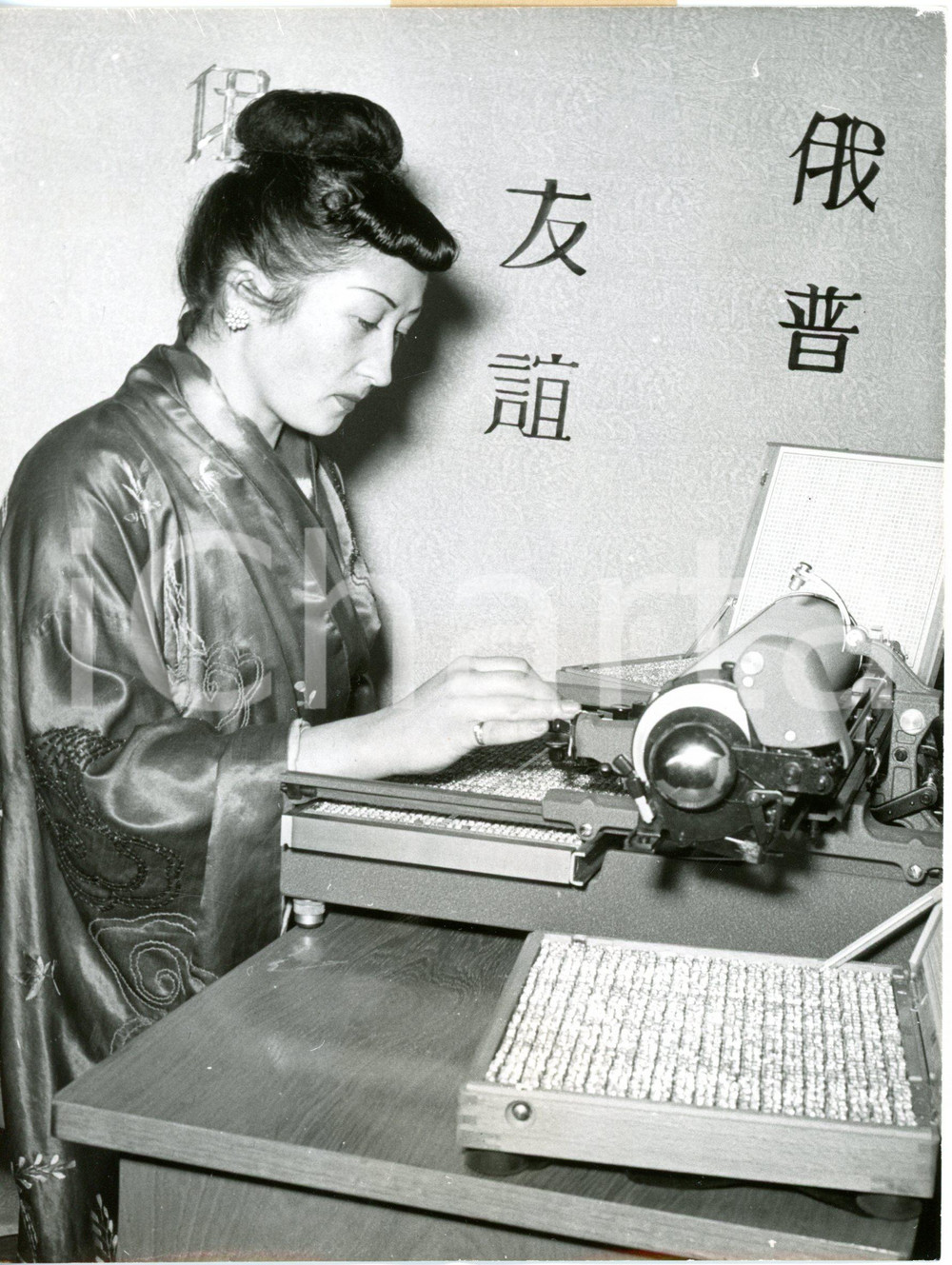 1953 MUNICH Machineries Exhibition - Chinese stenotypist with OPTIMA typewriter