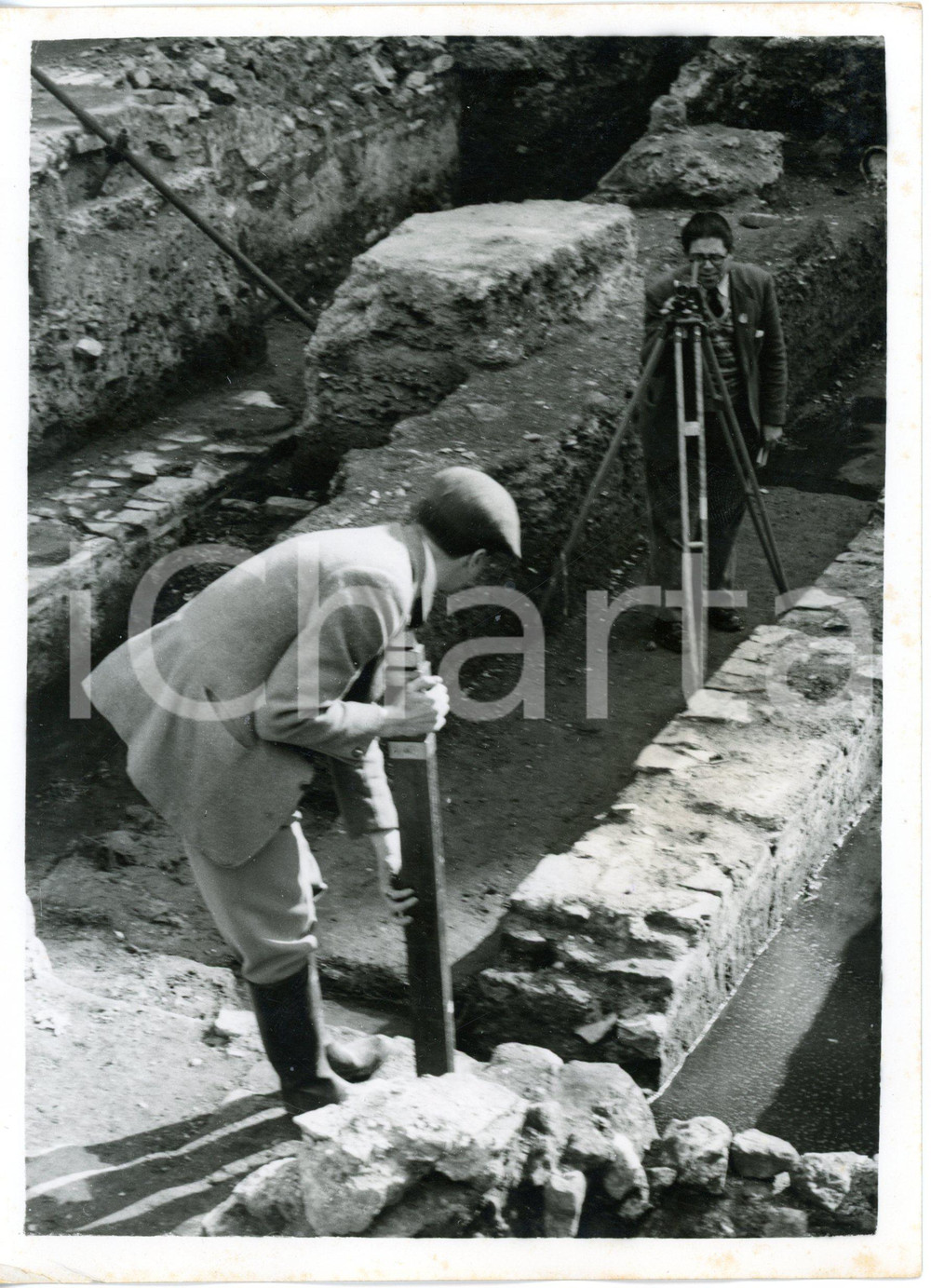 1954 LONDON - Ministry of Works's surveyors among the ruins of Temple of MITHRAS