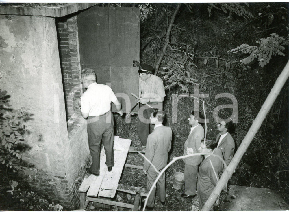 1954 ORIO CANAVESE Epidemia di tifo - Autorità disinfettano i pozzi del paese