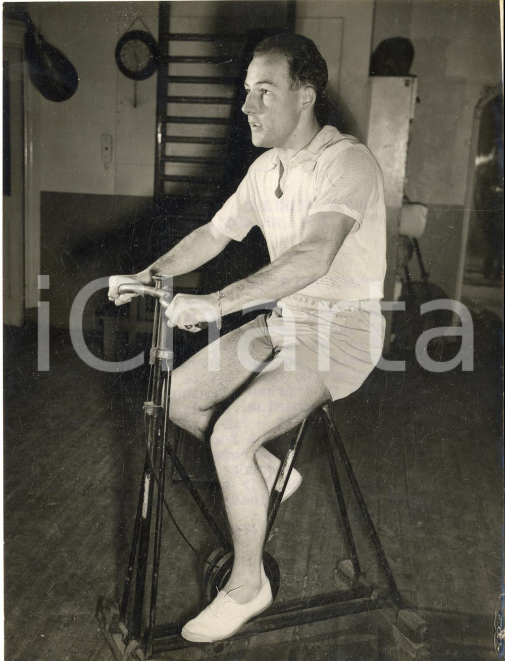 1954 LONDON Stirling MOSS training with a pedal-cycle machine - Photo 15x20 cm