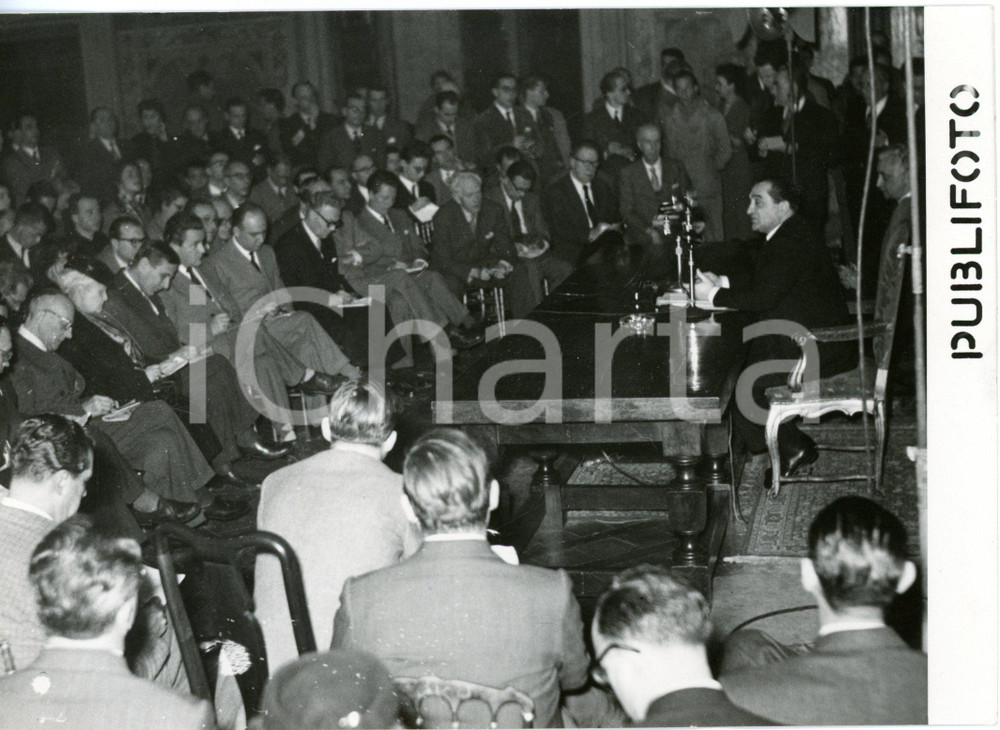 1955 ROMA Palazzo Farnese - Pierre MENDÈS FRANCE durante una conferenza stampa
