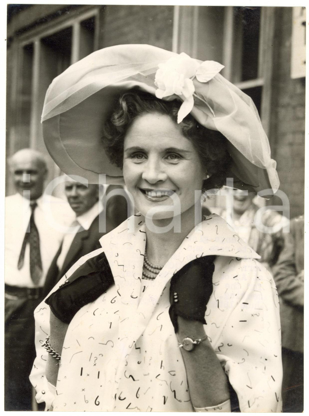 1957 ROYAL ASCOT MEETING - Legon LAYZELL wearing an orange-glow hat with rose