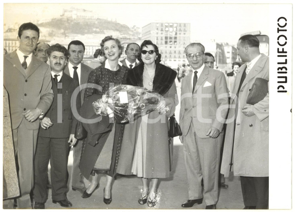 1957 NAPOLI Sbarco operai dell'azienda RIV dal t/n "Cristoforo Colombo" *Foto
