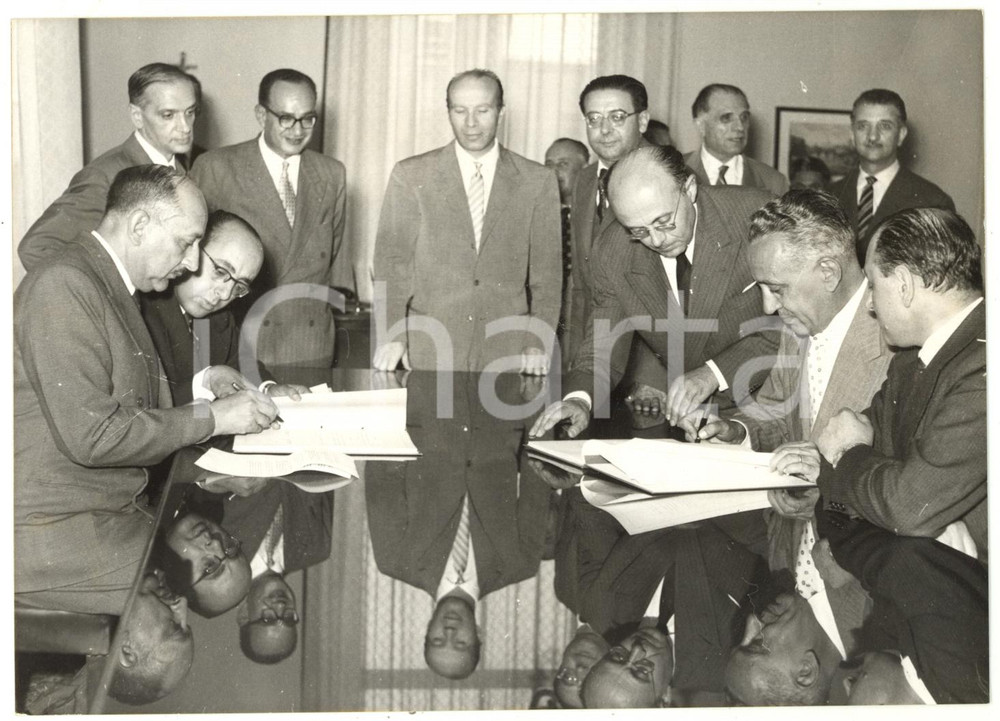 1957 ROMA Firma degli accordi commerciali Italia-Egitto - On. Guido CARLI *Foto