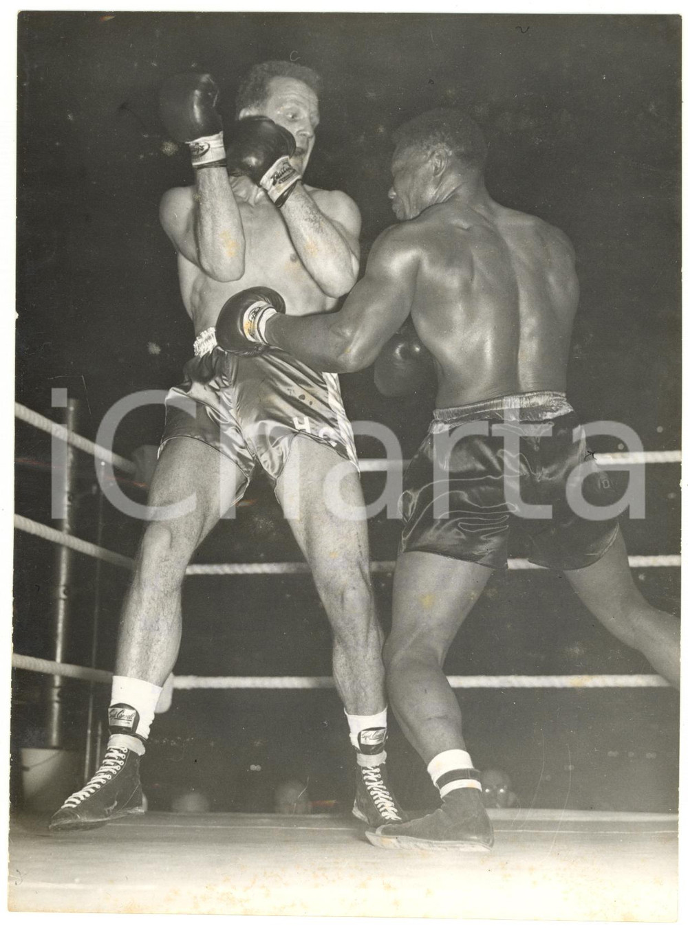1957 LONDON BOXE - Joe BYGRAVES driving Henry COOPER in a corner *Photo