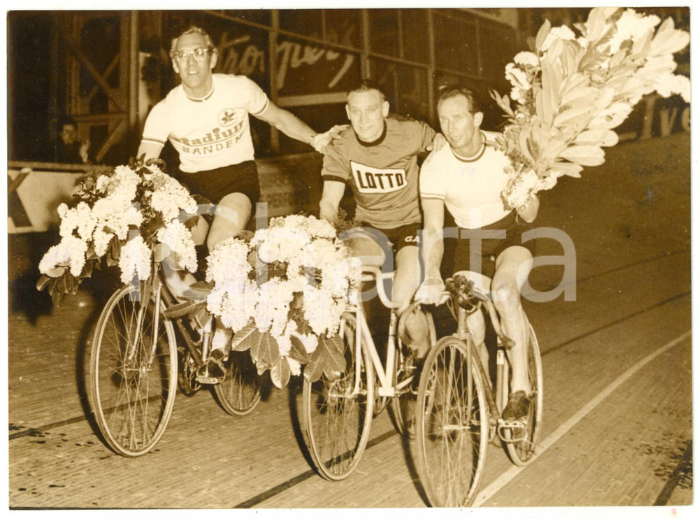 1959 CICLISMO BRUXELLES Palais des Sports - Arie VAN VILET Louis GÉRARDIN *Foto