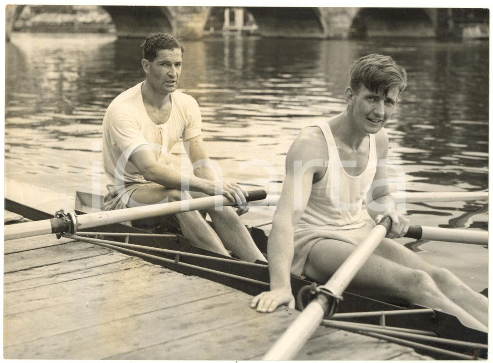 1954 HENLEY-ON-THAMES - London Rowing Club - Portrait of Tony FOX John MARSDEN
