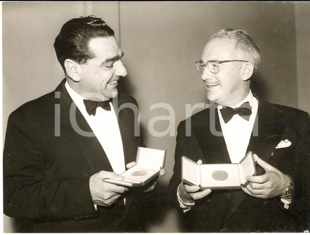 1959 LONDON John COOPER and David BROWN win awards of British Automobile Club