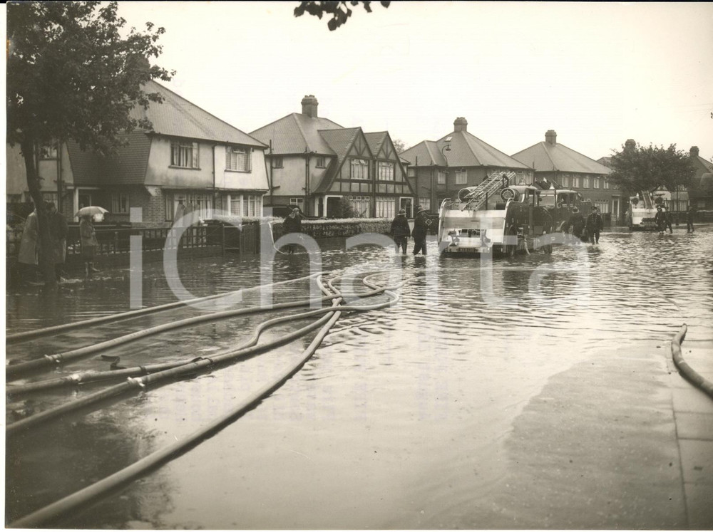 1957 CATFORD Waterbank Road - Fire pumps after flooding of Ravensbourne River