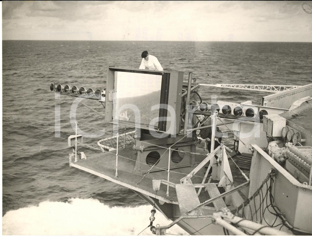 1954 UK - HMS ALBION - New mirror device for aircrafts landing *Photo 20x15 cm