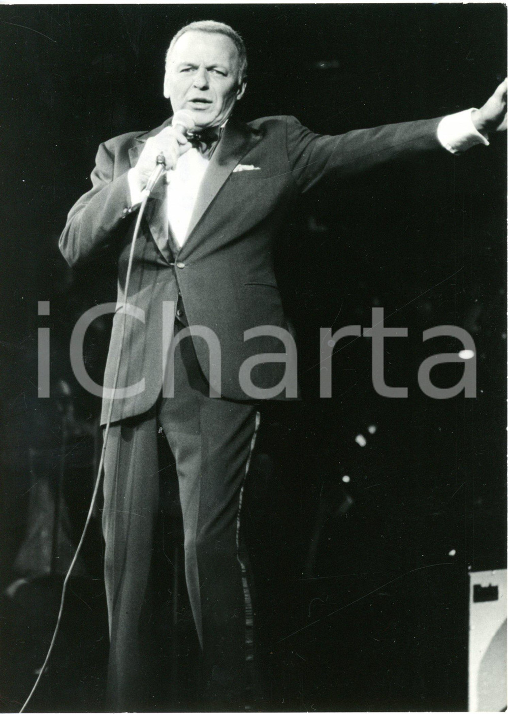 1977 LONDON Royal Albert Hall - Frank SINATRA durante un concerto benefico *Foto
