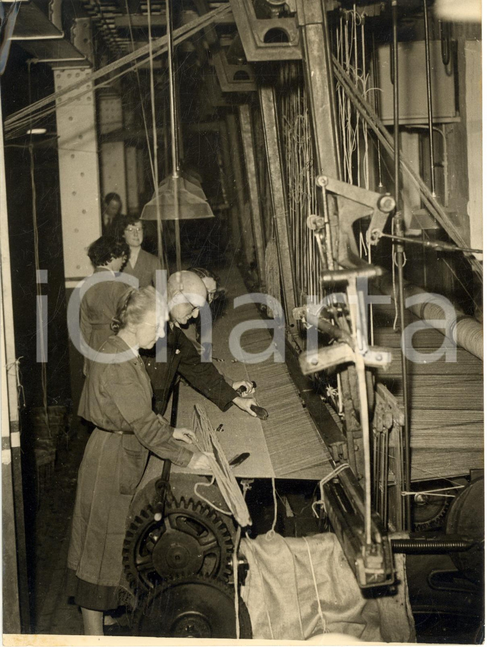 1953 GLASGOW Templeton's factory - Sarah MCFEDRIES working on Coronation carpet