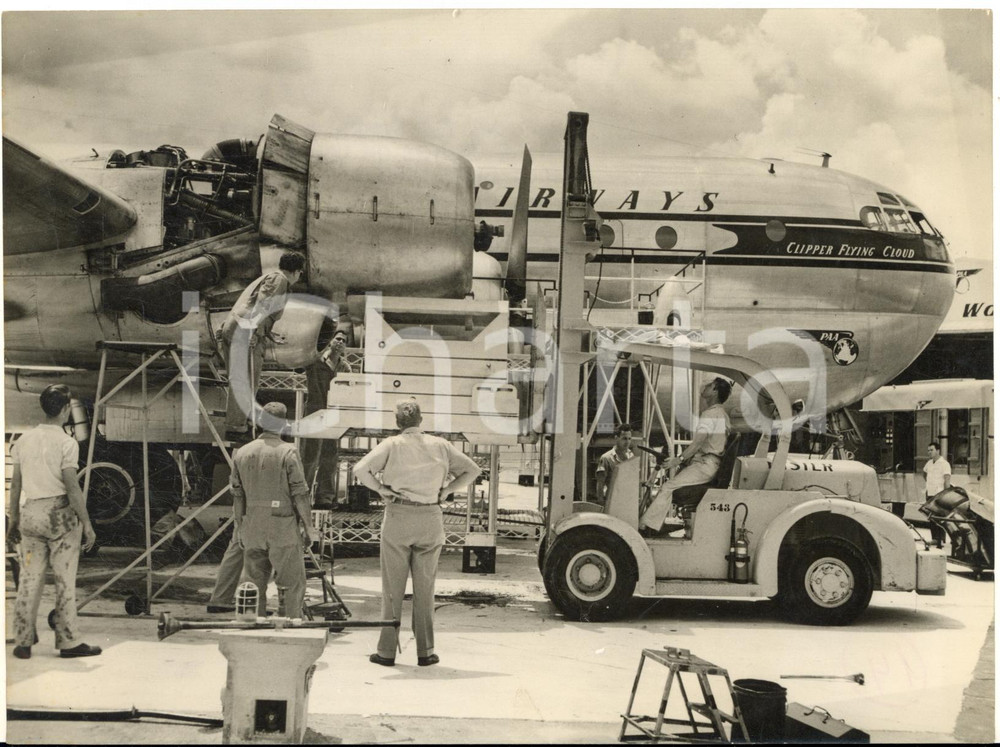1953 LONDON Airport - Engine change for a PAN AM Air Clipper *Photo 20x15 cm
