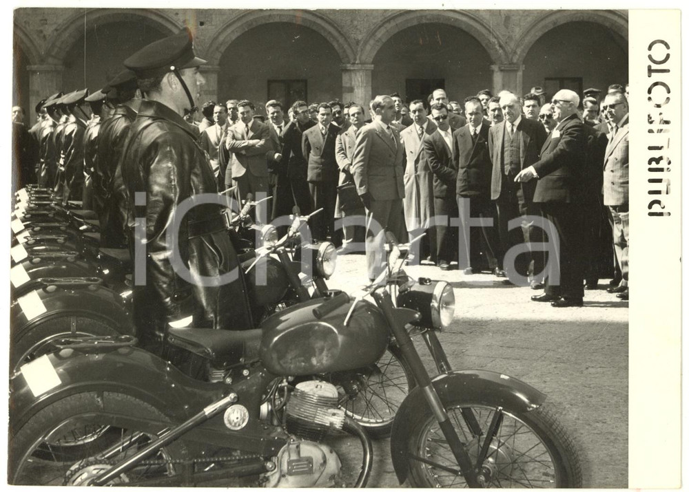 1955 NAPOLI Il sindaco Achille LAURO visita il nuovo Corpo dei Vigili Urbani