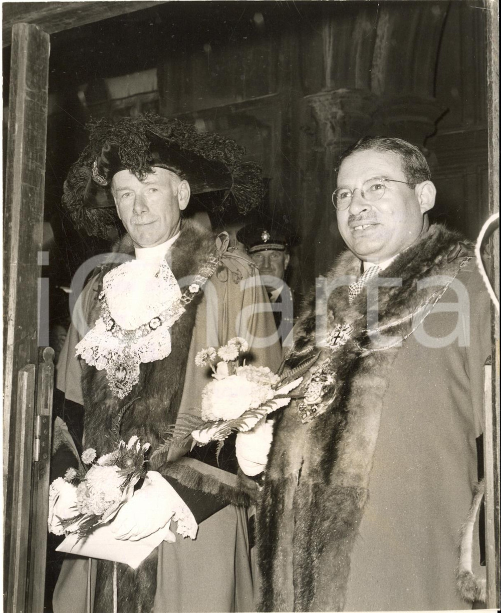 1960 LONDON New Lord Mayor Sir Bernard WALEY-COHEN with Sir Edmund STOCKDALE