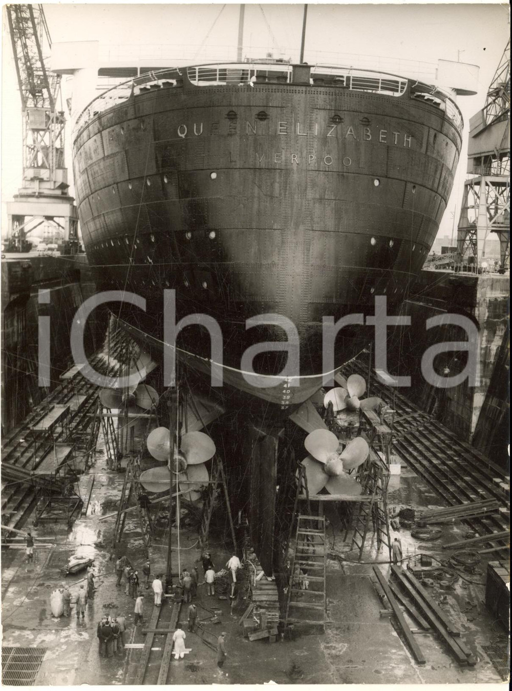 1961 SOUTHAMPTON Liner QUEEN ELIZABETH during her annual overhaul *Photo 15x20