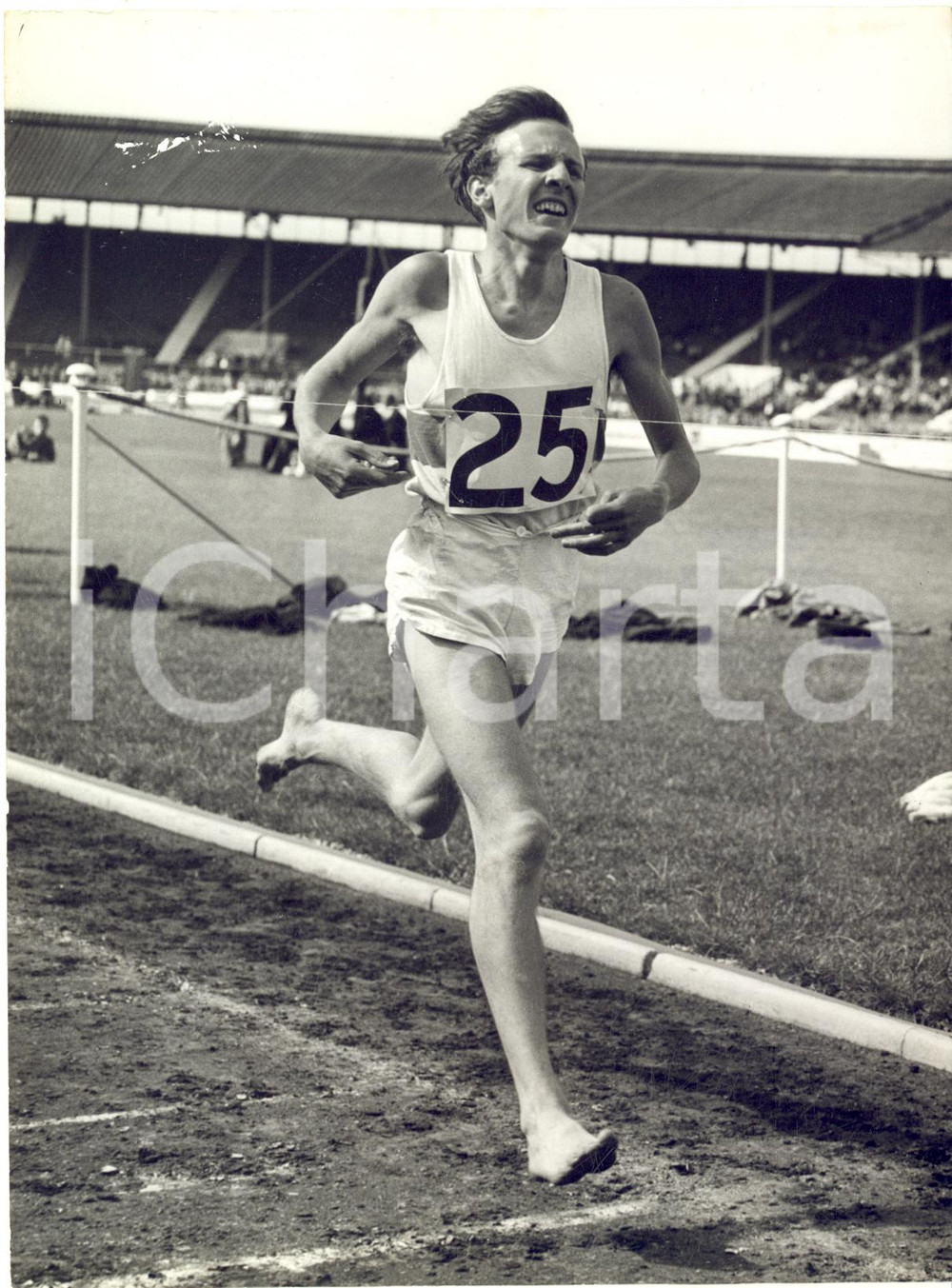 1959 LONDON ATHLETICS - Bruce TULLOH wins the Three Miles event - Photo 15x20 cm