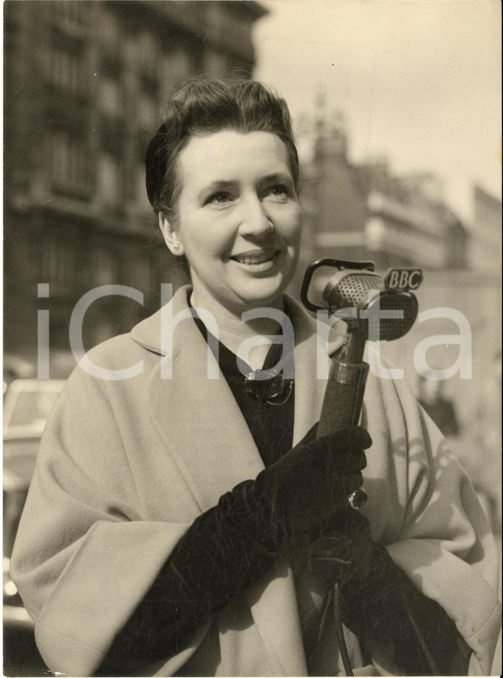 1953 LONDON Jean METCALFE ready to make BBC's Coronation commentary *Photo 15x20
