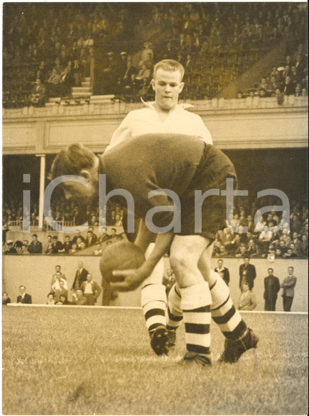 1953 LONDON FOOTBALL - ARSENAL goalkeeper Ted PLATT in action *Photo 15x20