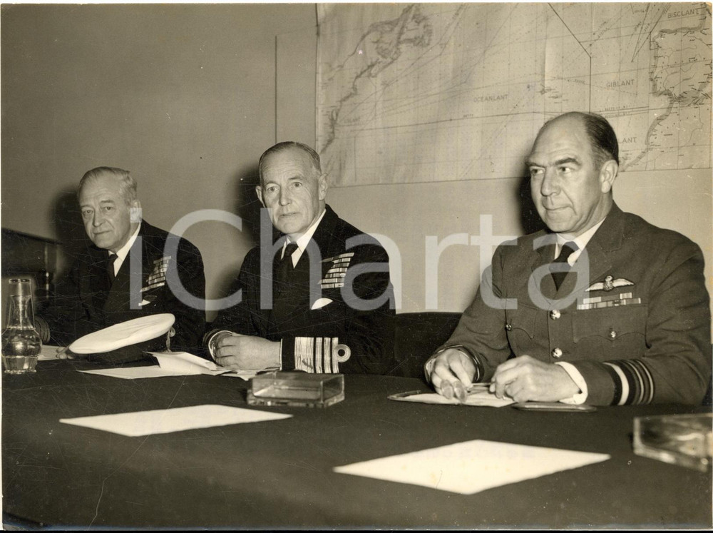 1953 LONDON Defence Ministry - British commanders planning for NATO manoeuvre
