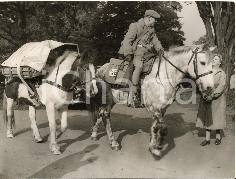 1958 STOKE D'ABERNON Wing-Commander Albert JONES goes to Australia on horseback